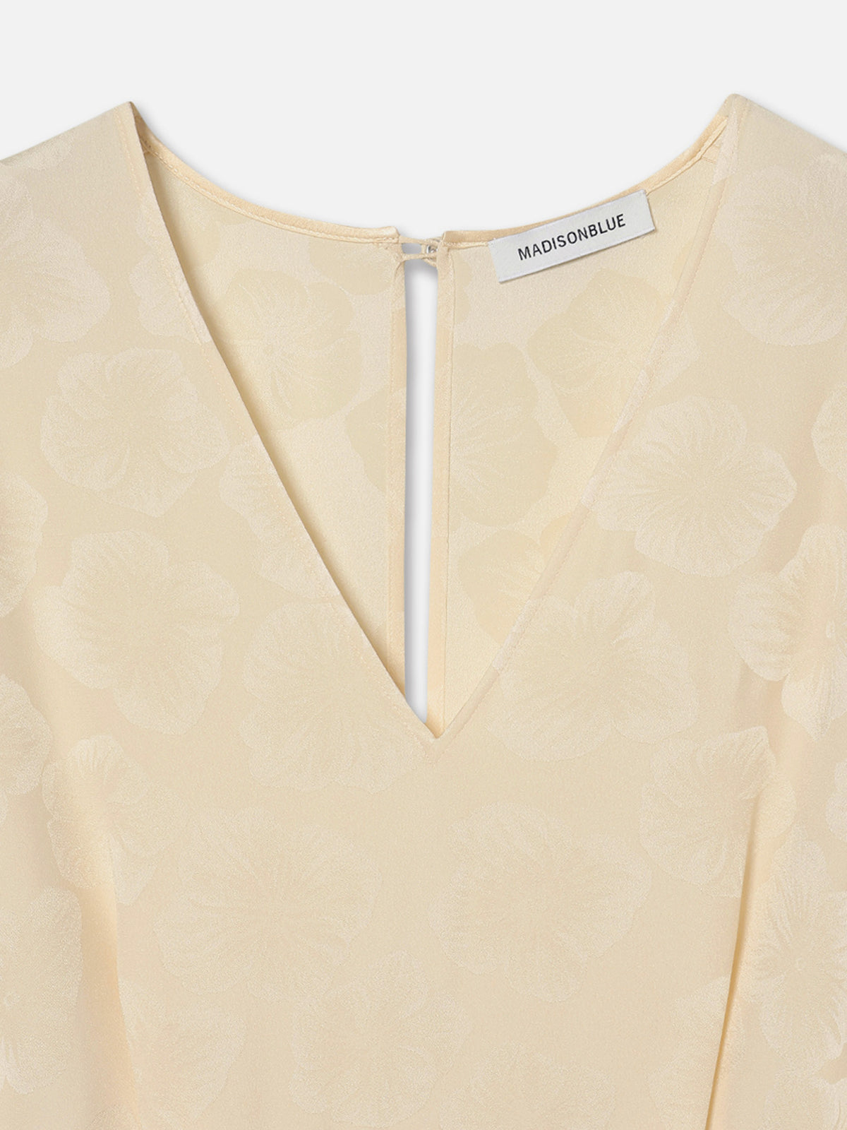 ROBE DÉCOLLETÉ EN V